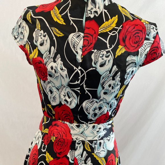 Dress Tells White Skulls Red Roses Satin Fit & Flare Rockabilly Dress NWOT Small - Picture 8 of 15